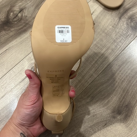 NWT Express heels, tan color, size 8 - Picture 3 of 3